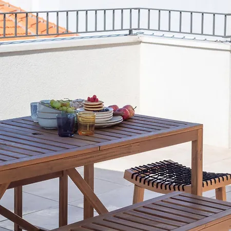 Morro Flat W Terrace By Lovelystay